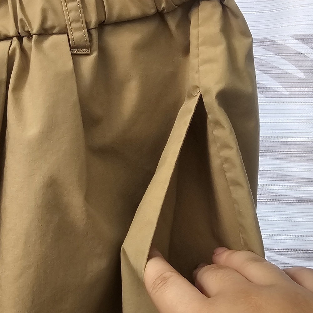 UNIQLO Khaki Skirt Juniors Size 5 - Picture 3 of 5